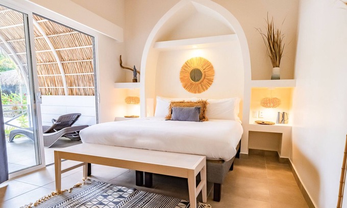 Tamarindo Hotel | Chanbre élégante avec douche tropicale