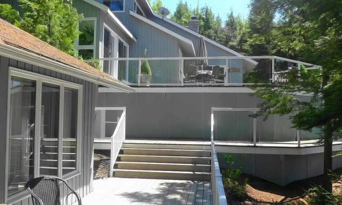 North Kawartha House | Chandos Lake Magic: Stunning Vistas, Beauty, and Sunsets
