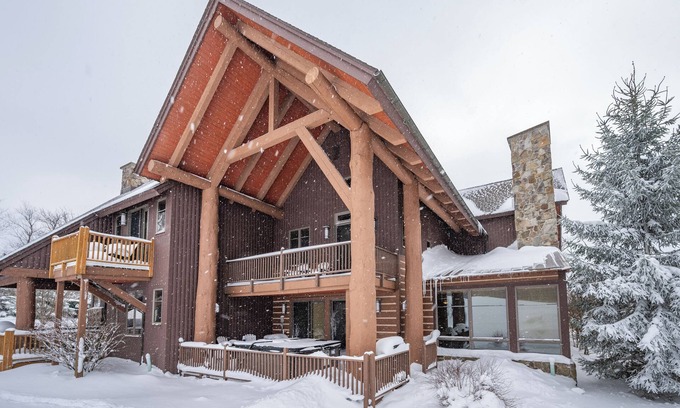 McHenry House | Changes in Altitude: Ski In/Ski Out, Hot Tub, Shared Fire Pit!