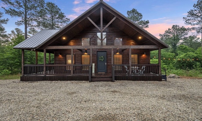 Broken Bow Cabin | Changes in Attitude - Relax, Unwind, Repeat🌞🌀w/Private Hot Tub, Pet Friendly