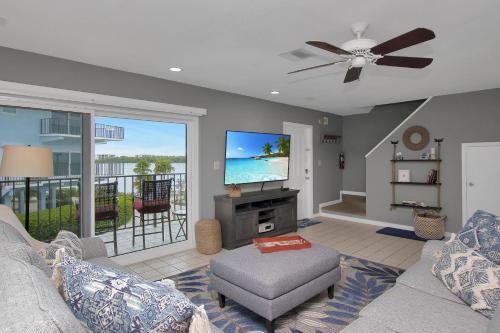 Marathon House | Changes In Latitude