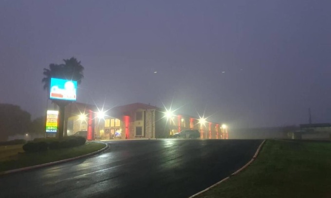 Hallettsville Hotel | Chaparral Motel