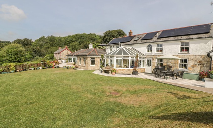 Polgooth House | CHAPEL GREEN, pet friendly, character holiday cottage in Polgooth