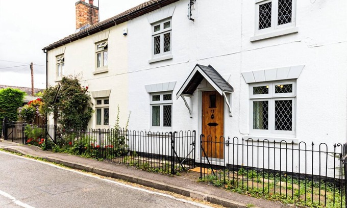 Coton in the Elms House | Chapel Street Cottage, Sleeps 6