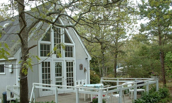 Edgartown Cottage | Chappy Summer Cabin!