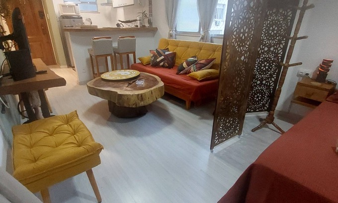 Zona Sul Apartment | Charming loft apartment, open plan kitchen, up to 4 people, 2 minutes from the beach.