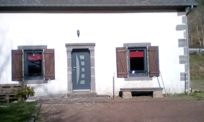 Saint-Sauves-d'Auvergne House | Character house in the Massif du Sancy