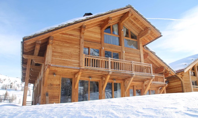 Les Claux Ski Chalet | Character chalet, at the foot of the slopes, sleeps 8.