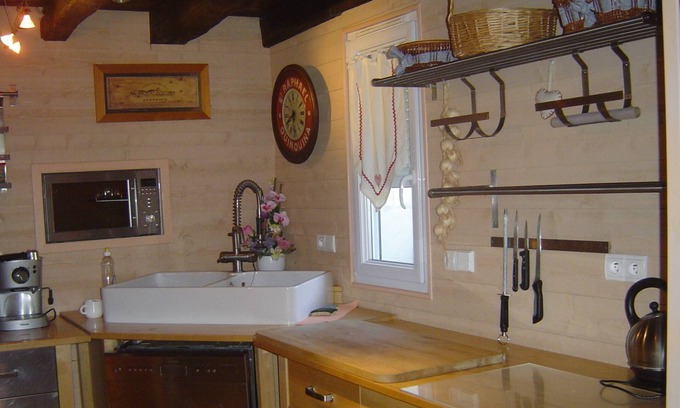 Jupilles Cottage | CHARACTER GITE CAPACITY 14 PEOPLE