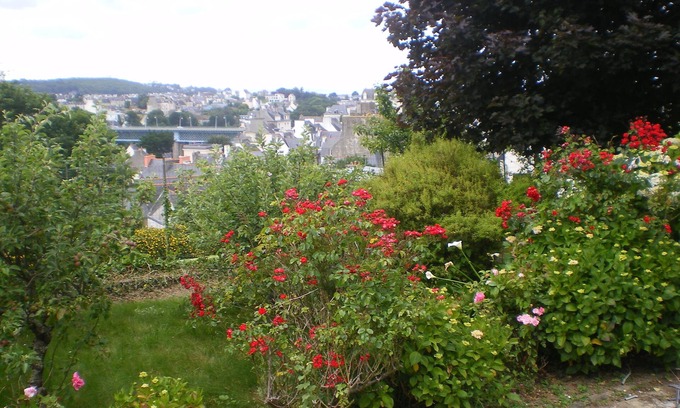 Douarnenez House | Character house quiet in large flower garden