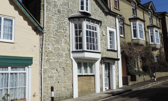 Shanklin Cottage | Character Stone Cottage, Heart of the Old Village,10 mins walk to the beach!
