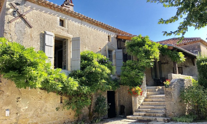Vire-sur-Lot House | Character stone Lot house with swimming pool.