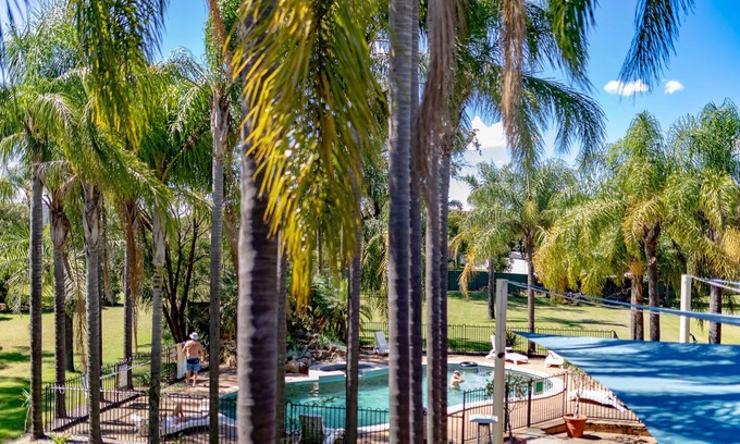 Singleton Hotel | Charbonnier Motor Inn