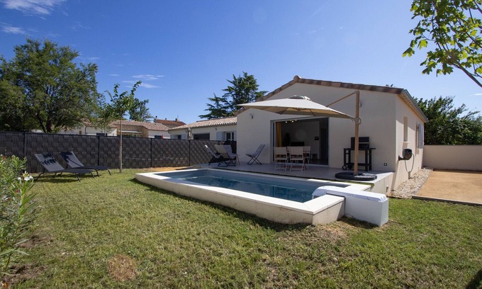 Suze-la-Rousse Villa | Chardonnay - new villa with private pool in the heart of the village - sleeps 4