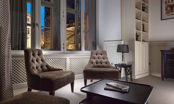 Mala Strana House | Charles Bridge flat I Soundproof I Beautifully furnished I LIFT