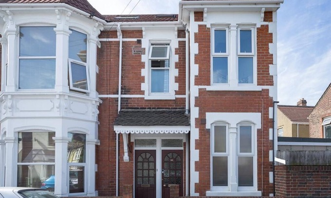 Southsea Apartment | Charlotte's Place Orchard Garden Apartment
