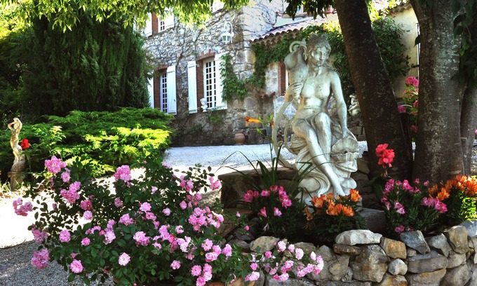 Cuers Apartment | CHARM AND SERENITY IN THE HEART OF UNSPOILT COUNTRYSIDE, WITH HEATED SWIMMING POOL