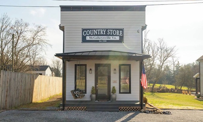 McGaheysville House | Charm & Character TOP NOTCH at The Massanutten Country Store