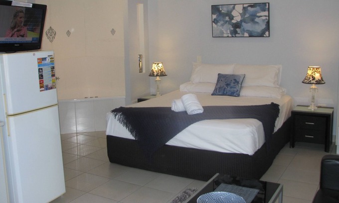 Bundaberg West Hotel | Charm City Motel