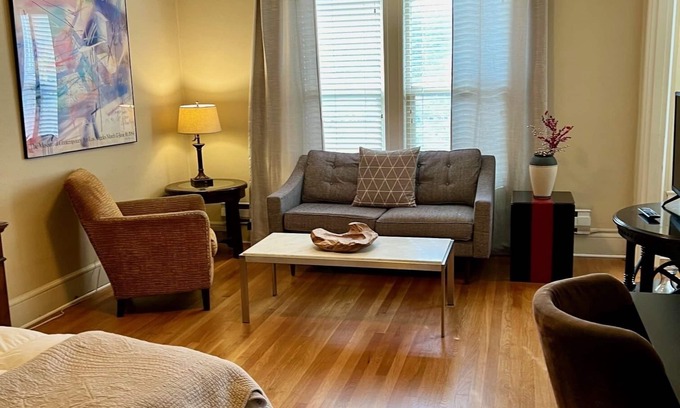 University District Apartment | Charm, Location, & Fair Price in Seattle