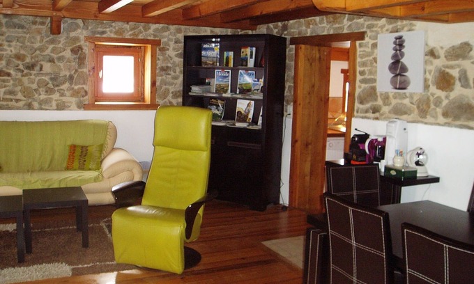 Brousse House | Charm, modern comfort and all services offered (cleaning, linen, games, tv .)