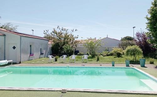 La Jarrie Apartment | Charmant appartement avec jardin et piscine à La Jarrie