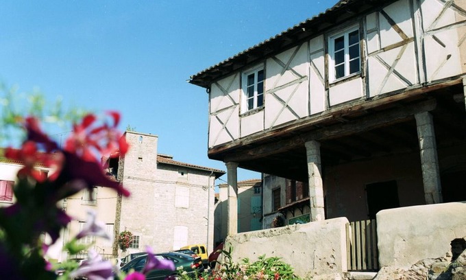 Saint-Galmier Apartment | "Charmant Apt 65m² au Cœur de Saint-Galmier - 2 Chambres, WiFi, Parking Gratuit"