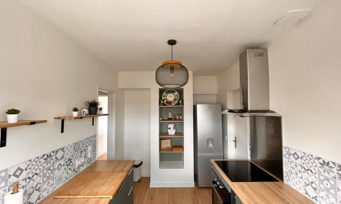 Villepreux Apartment | Charmant Duplex Avec Grande Terrasse en Cœur de Ville, Proche Gare et Commerces