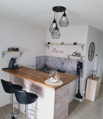 Issoire Apartment | Charmant F2 centre Issoire avec jolie Vue Sancy et Livradois- WiFi