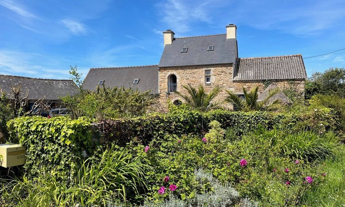 Plougasnou House | Charmant Gîte de 5 Places Dans un Manoir du XVI ème Siècle. Animaux Bienvenus