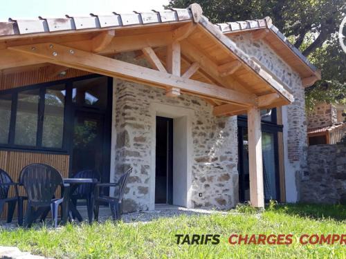Doizieux House | Charmant Gîte en Pierre avec Terrasse et Confort Moderne dans le Parc du Pilat - FR-1-496-155