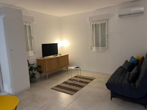 Goise-Champommier-Champclairot Apartment | Charmant Studio/Centre ville