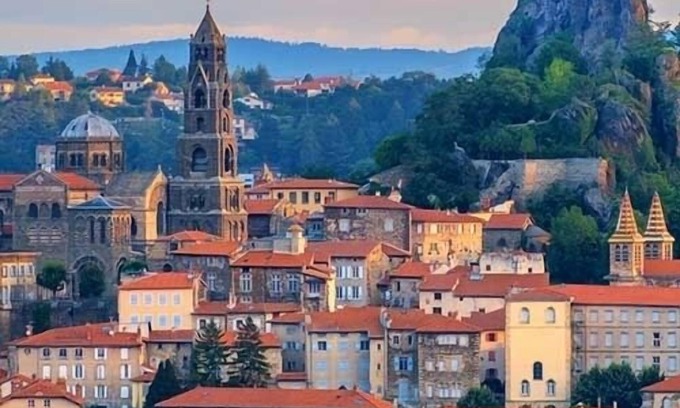 Le Puy-en-Velay Apartment | Charmant Studio au Calme, en Ville Historique