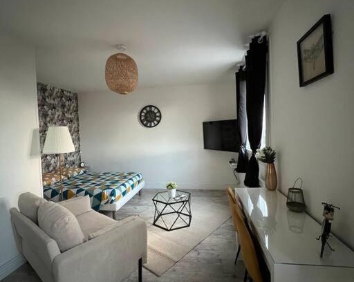 Moulins Apartment | Charmant T1, parking privé, proche gare