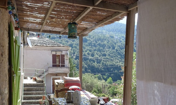 Olini House | Charmante et authentique maison de village, idéale entre amis ou en famille !