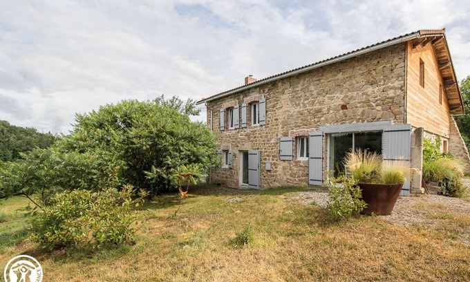 Saint-Dier-dʼAuvergne House | Charmante Maison Cocooning en Pleine Nature