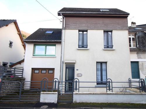 Mont-Dore House | Charmante maison 100m² au centre du Mont-Dore, patio, cour, garage, 6 pers, idéale pour famille - FR-1-415-134