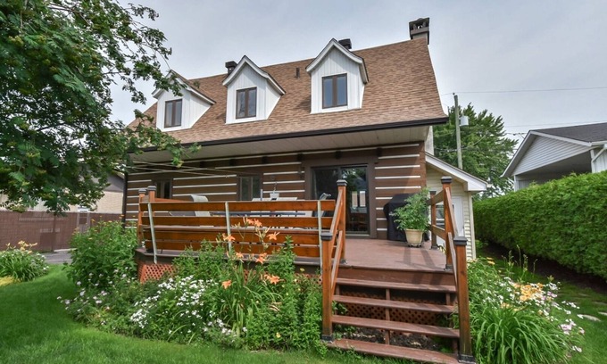 St. Jerome Cottage | Charmante, spacieuse maison canadienne/Charming and very spacious Canadian house
