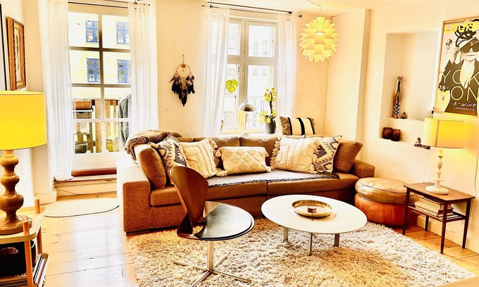 Copenhagen City Centre Apartment | Charme,quiet & safe w private balcony in the❤️of Copenhagen most central location