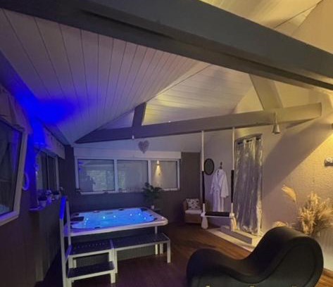 Thesee House | Charme & Sens Avec Jacuzzi intérieur