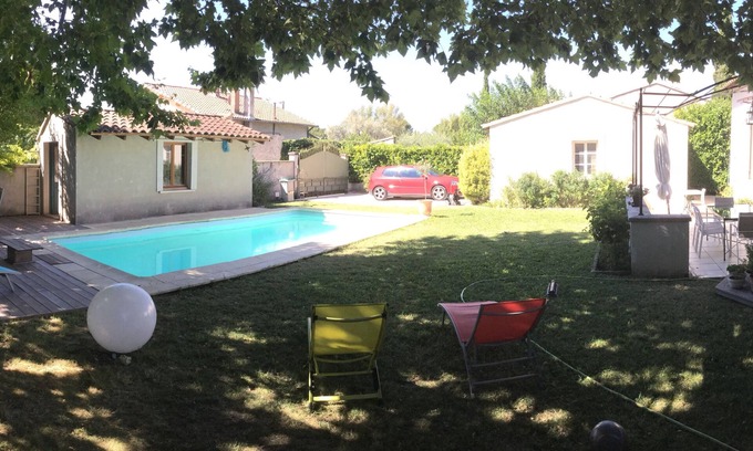 Entraigues-sur-la-Sorgue House | Charming Provencal house with swimming pool near Avignon.