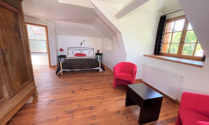 Saint-Victor-Montvianeix Bed & Breakfast | Charming double room, in the middle of a wooded park, away from the noise