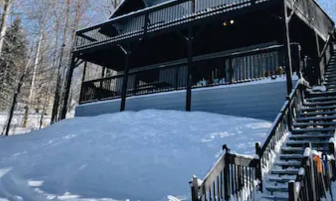 Sainte-Agathe-des-Monts Apartment | Charming condo-chalet in the Laurentians
