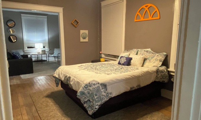 University City House | Charming 1-Bed 1-Bath townhome in University City with WiFi, AC