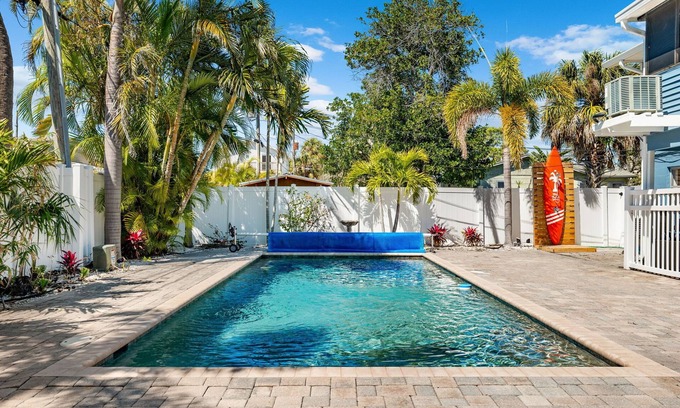 Madeira Beach Apartment | Charming 1-bedroom apartment in enchanting Madeira Beach with WiFi, AC