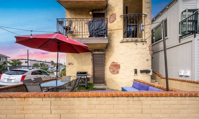 Balboa Peninsula House | Charming 1-Bedroom Home on 29th Street
