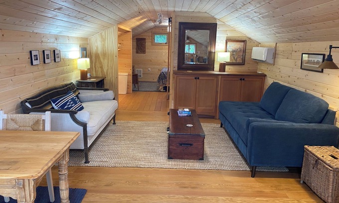 Bellingham Apartment | Charming 1-bedroom 2nd story apartment with WiFi, AC in beautiful Bellingham