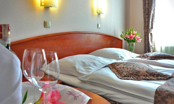 Kathu Apartment | Charming 1-bedroom apartment in quaint ตำบล กะทู้ with WiFi, AC