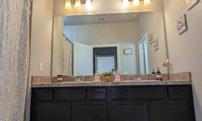 Fedhaven Apartment | Charming 1-bedroom apartment with WiFi, AC in welcoming Poinciana