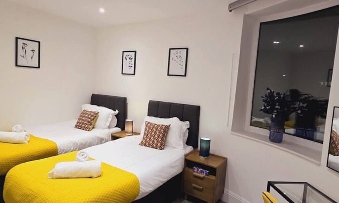 Reading Apartment | Charming 1-bedroom apartment in vibrant Reading with WiFin
